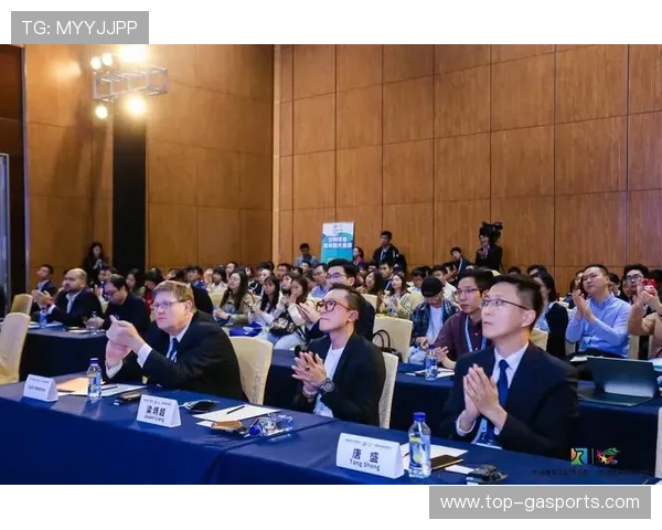 重庆足球联赛发展历程与城市体育文化融合创新路径探索及策略研究 重庆足球联赛发展历程与城市体育文化融合创新路径探索及策略研究